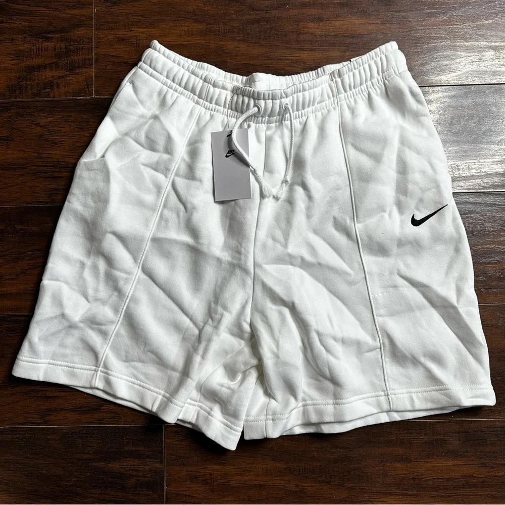 Nike White Essential Fleece High-Rise Shorts Size Medium